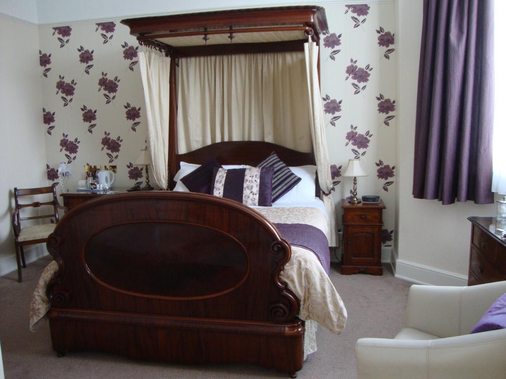 Ascot House Hotel York Room photo
